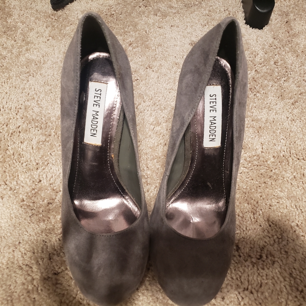 Steve Madden Grey Suede Pumps
